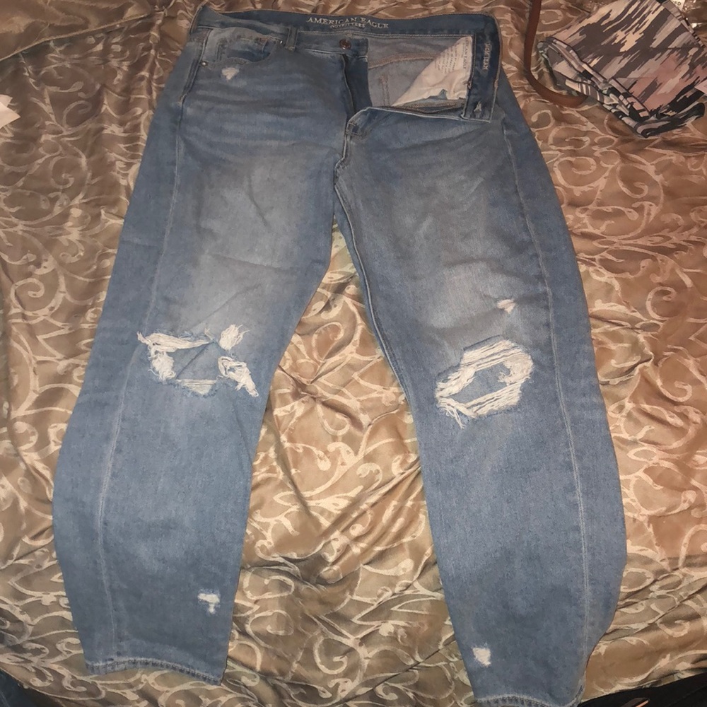 2018 NWOT AE MOM JEANS